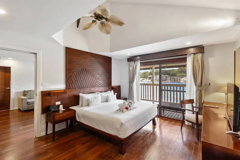 Deluxe Waterfront 2 Bedroom Villa - image Deluxe Waterfront 2 Bedroom Villa - image