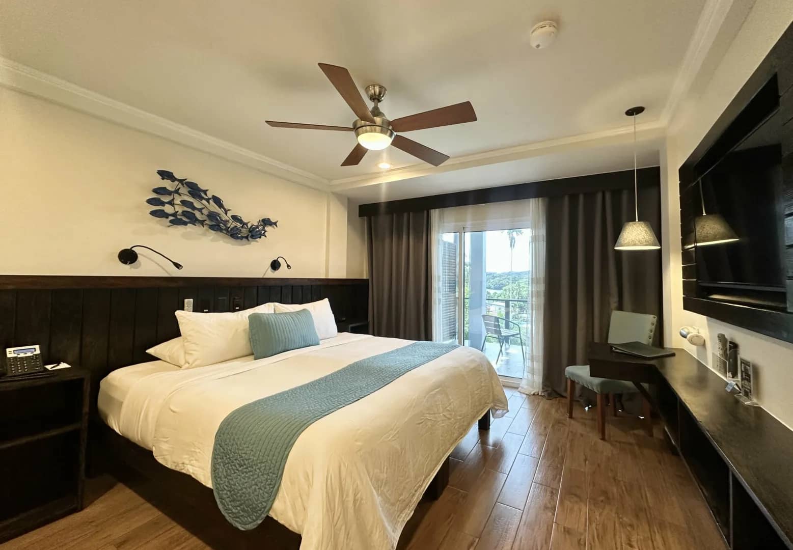 Standard Room - Rock Island View - image Standard Room - Rock Island View - image