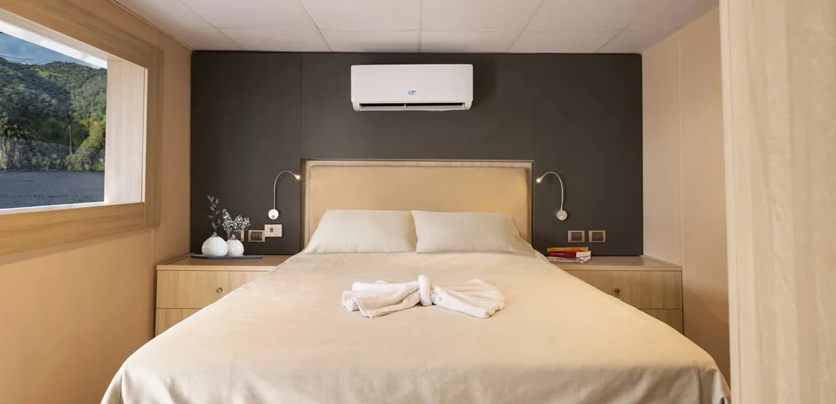 Cocos Island Aggressor Master Cabin (Upper Deck) - image Cocos Island Aggressor Master Cabin (Upper Deck) - image