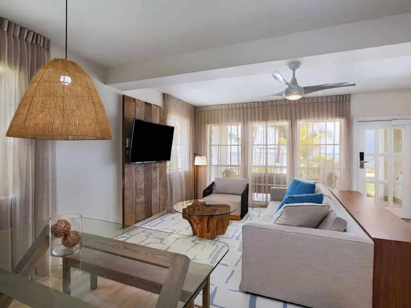 Oceanfront Reef House 2 Bed Suite - image Oceanfront Reef House 2 Bed Suite - image