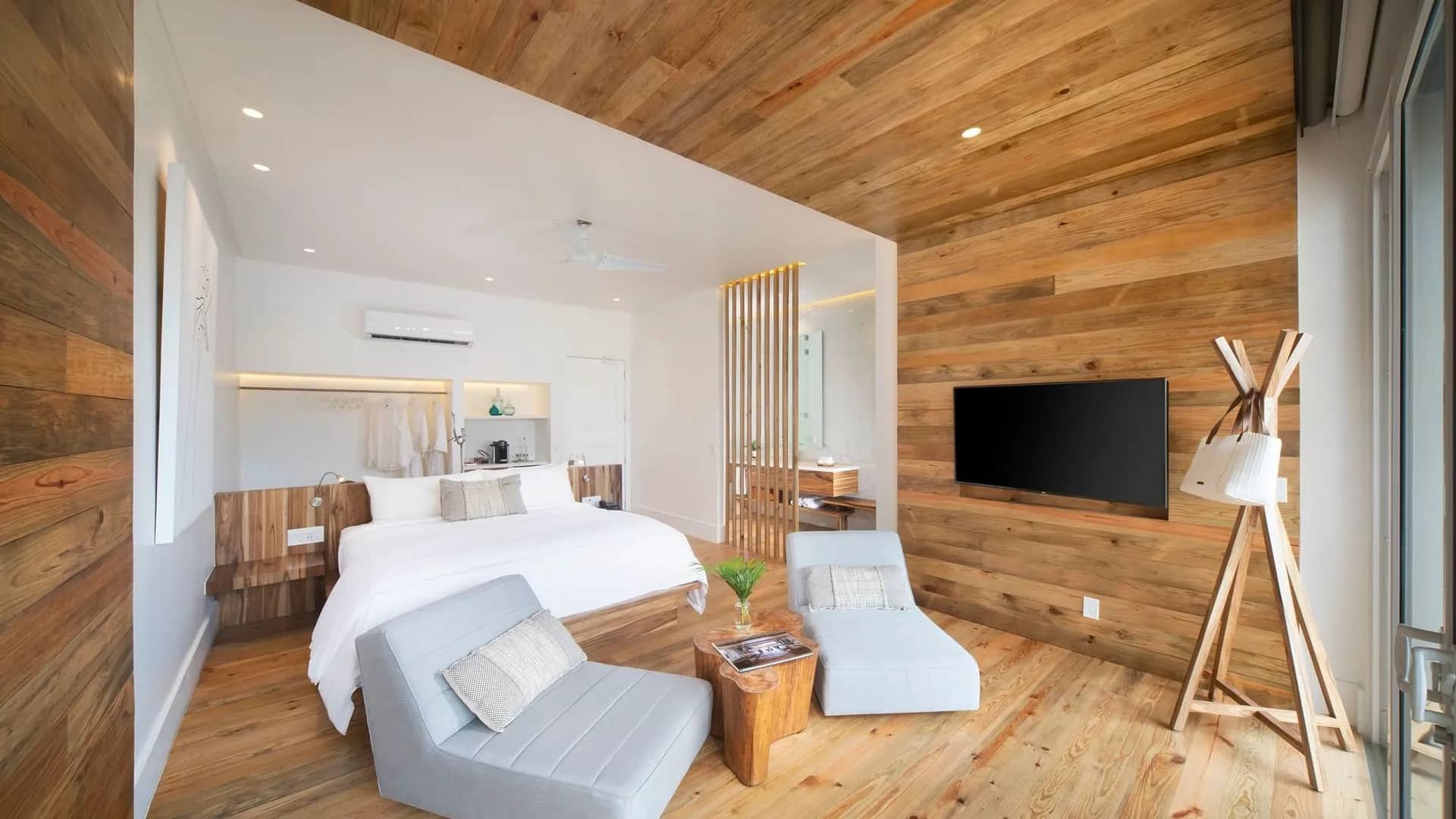 Deluxe Tropical Suite King Bed Private Pool - image Deluxe Tropical Suite King Bed Private Pool - image