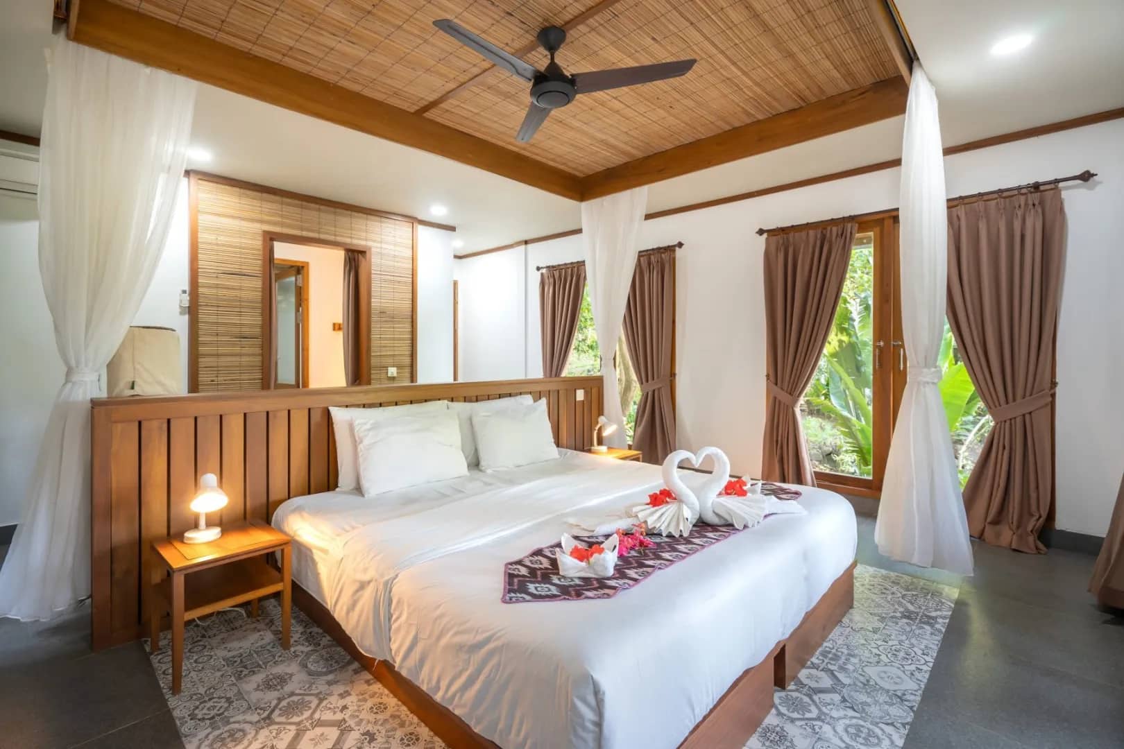 Deluxe Hillside Cottage - image Deluxe Hillside Cottage - image