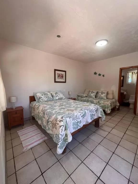 Room & Bath - image Room & Bath - image