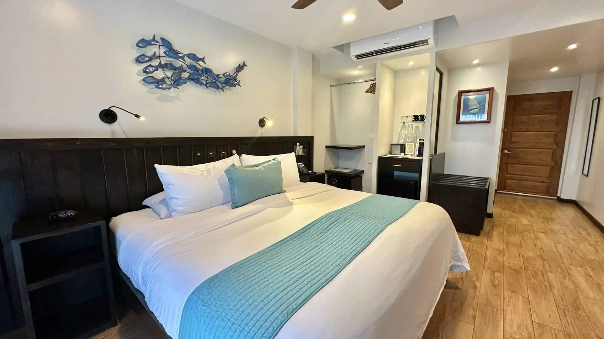 Standard Room - Downtown View - image Standard Room - Downtown View - image