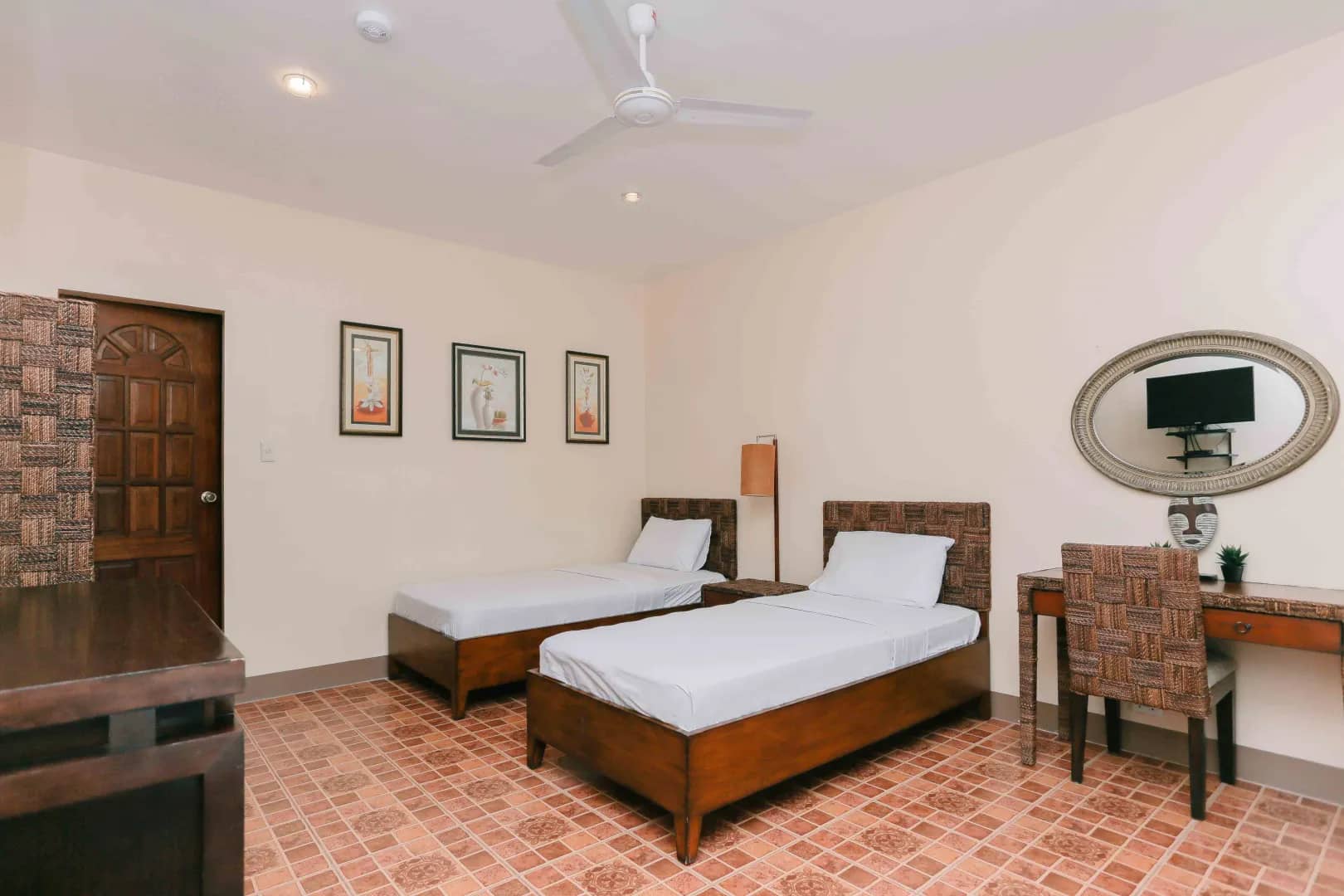 Deluxe Triple Room - image Deluxe Triple Room - image