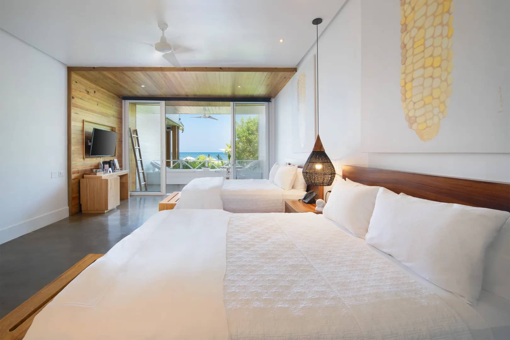 Luxury Double Suite Ocean View With 2 Queen Sized Beds - image Luxury Double Suite Ocean View With 2 Queen Sized Beds - image