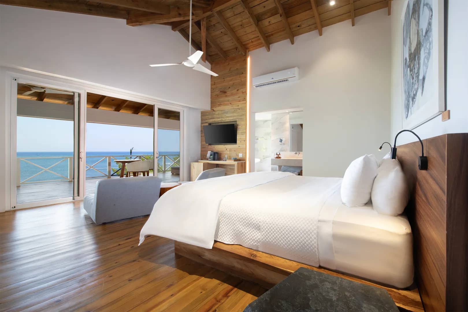 Master Suite Ocean View With A King Sized Bed - image Master Suite Ocean View With A King Sized Bed - image