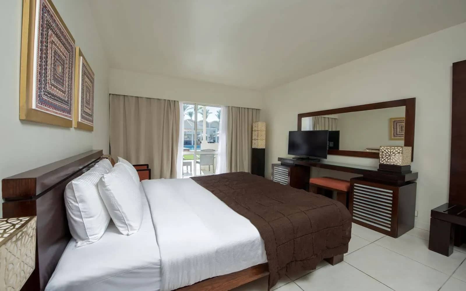 Superior Pool Room - image Superior Pool Room - image