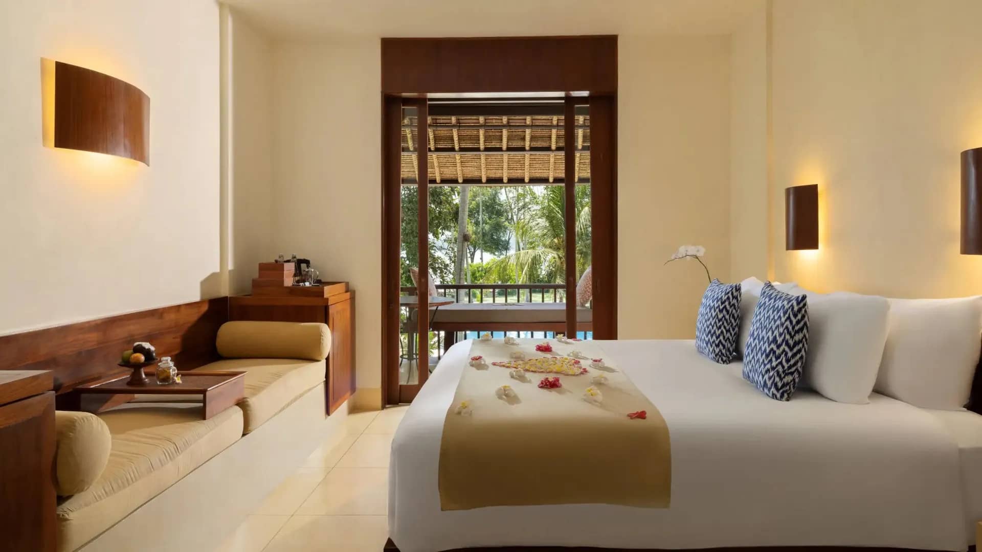 1 King Bed Deluxe - image 1 King Bed Deluxe - image