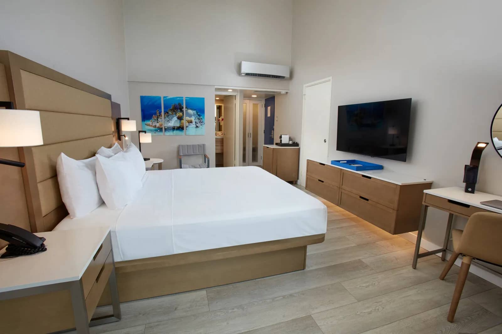 Deluxe Oceanfront Guest Room - image Deluxe Oceanfront Guest Room - image