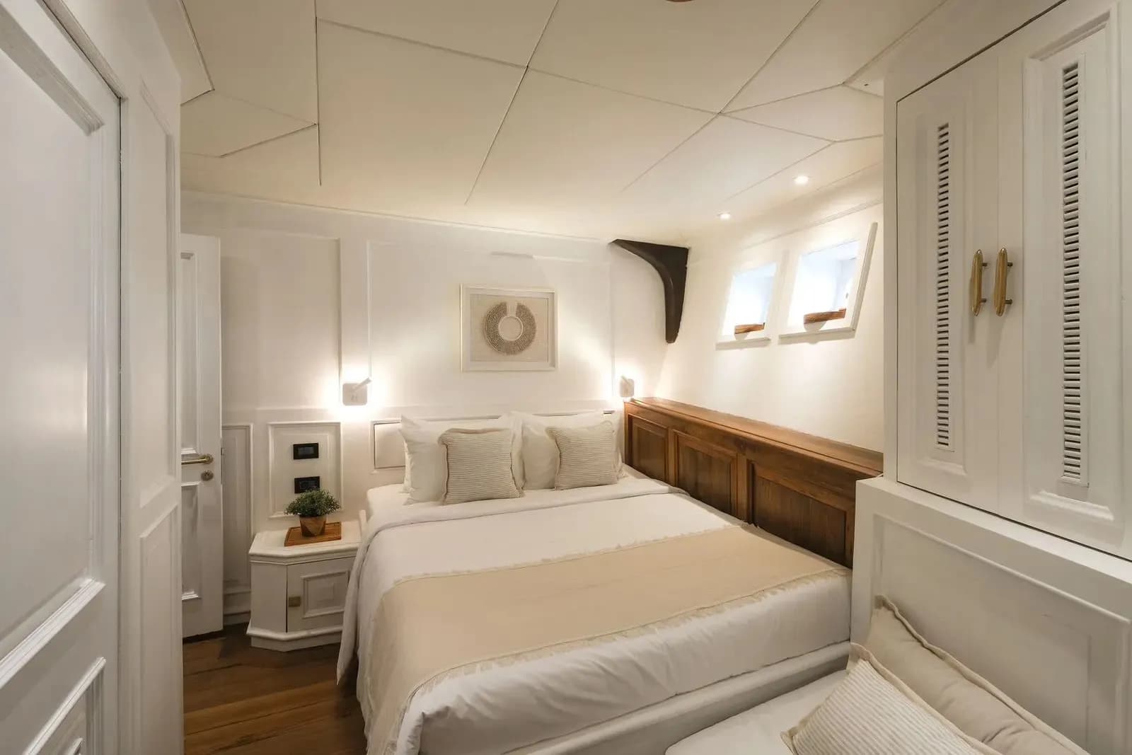 Front Cabin - image Front Cabin - image