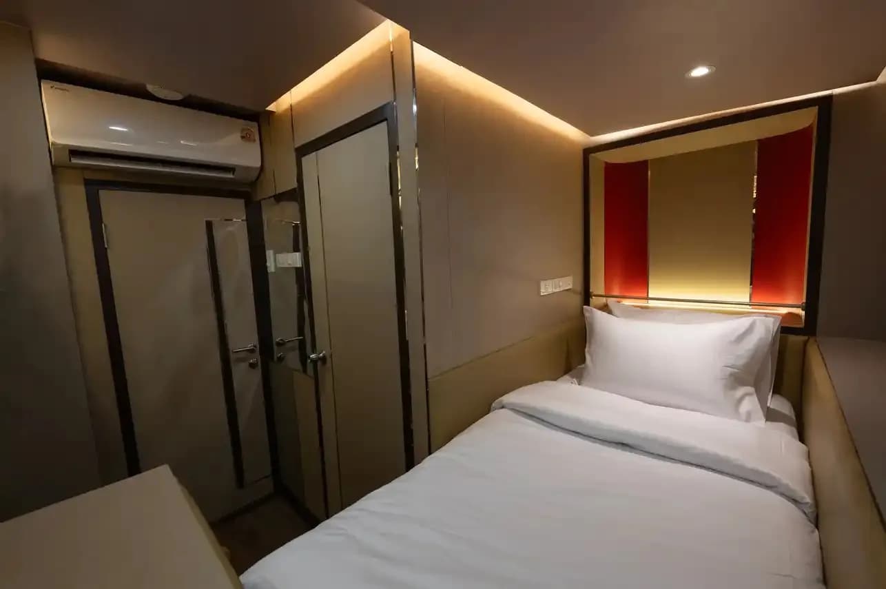 Single Deluxe Cabins - image Single Deluxe Cabins - image