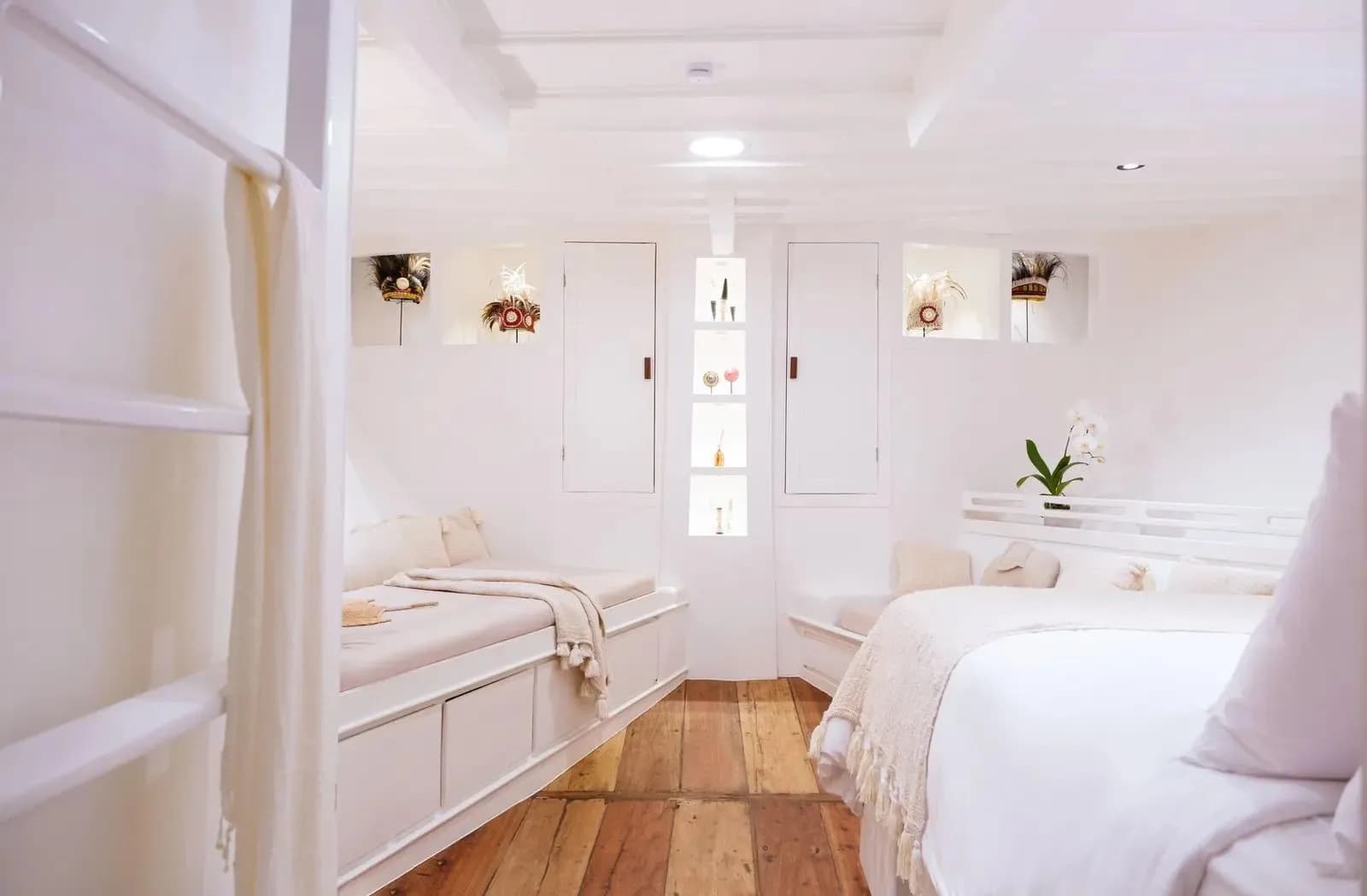 Oceanview Cabin with Porthole - image Oceanview Cabin with Porthole - image