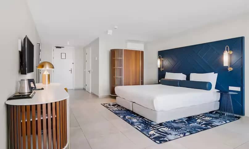 Oceanfront-1 King Bed Deluxe - image Oceanfront-1 King Bed Deluxe - image