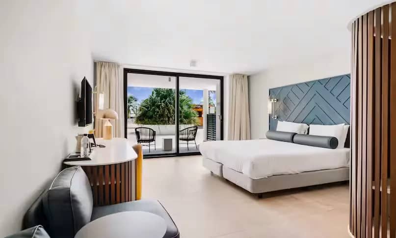 1 King Oceanfront Mobility Accessible Ri Shwr - image 1 King Oceanfront Mobility Accessible Ri Shwr - image