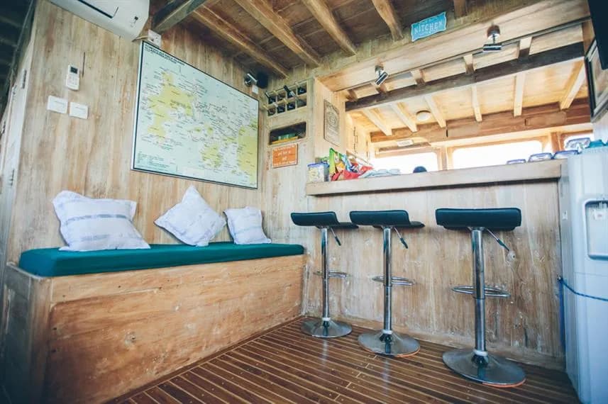 Cajoma IV (Manta Rhei Dive Center) - image Cajoma IV (Manta Rhei Dive Center) - image