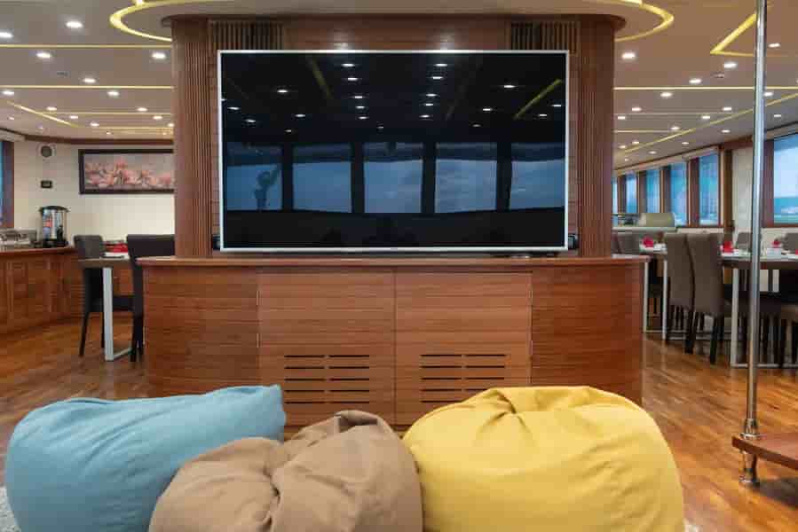 Thumbnail 9 Thumbnail 9