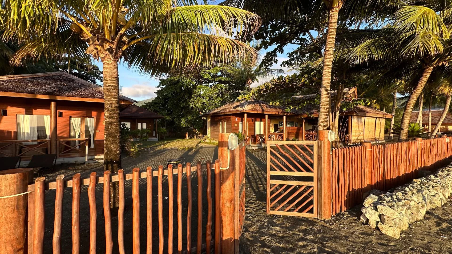 Tompotika Dive Lodge Tompotika Dive Lodge