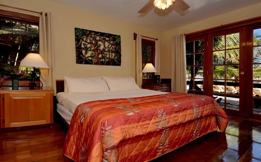 Ramons-beachfrontking.jpg Ramons-beachfrontking.jpg