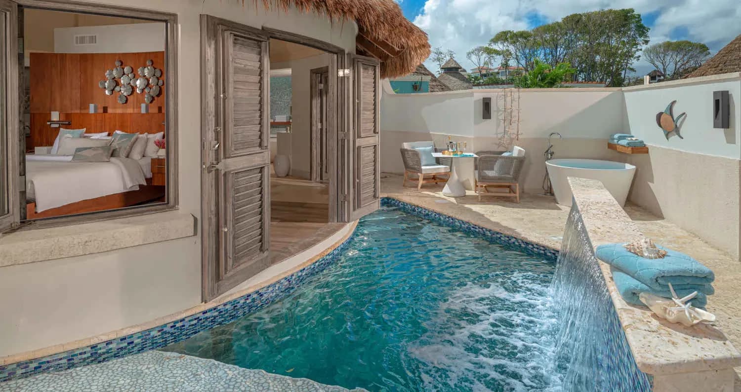 Private Pool Suite with the bedroom surrounded by water Private Pool Suite with the bedroom surrounded by water