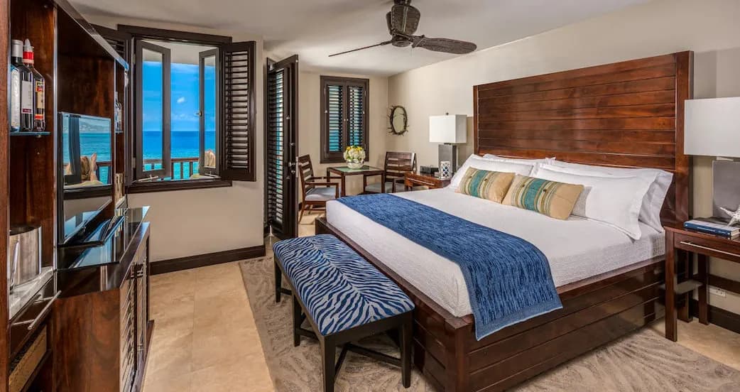 Penthouse Suite with large bed and private balcony Penthouse Suite with large bed and private balcony