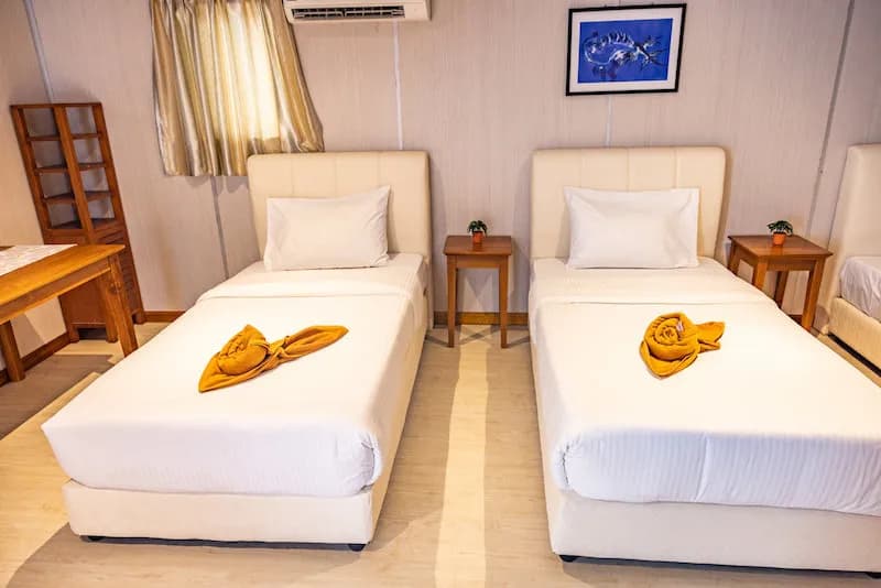 Twin accommodations on the rig Twin accommodations on the rig