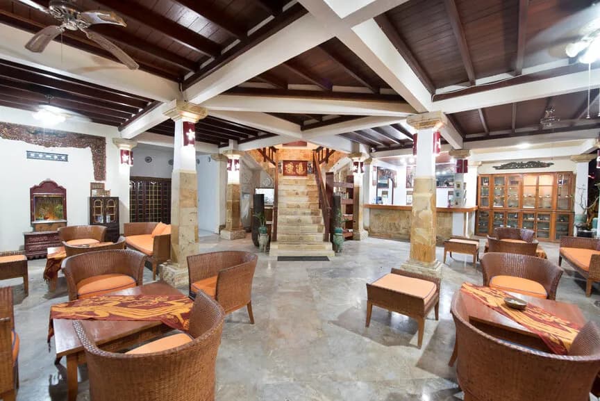 Almarik-Hotel-Lobby.jpg Almarik-Hotel-Lobby.jpg