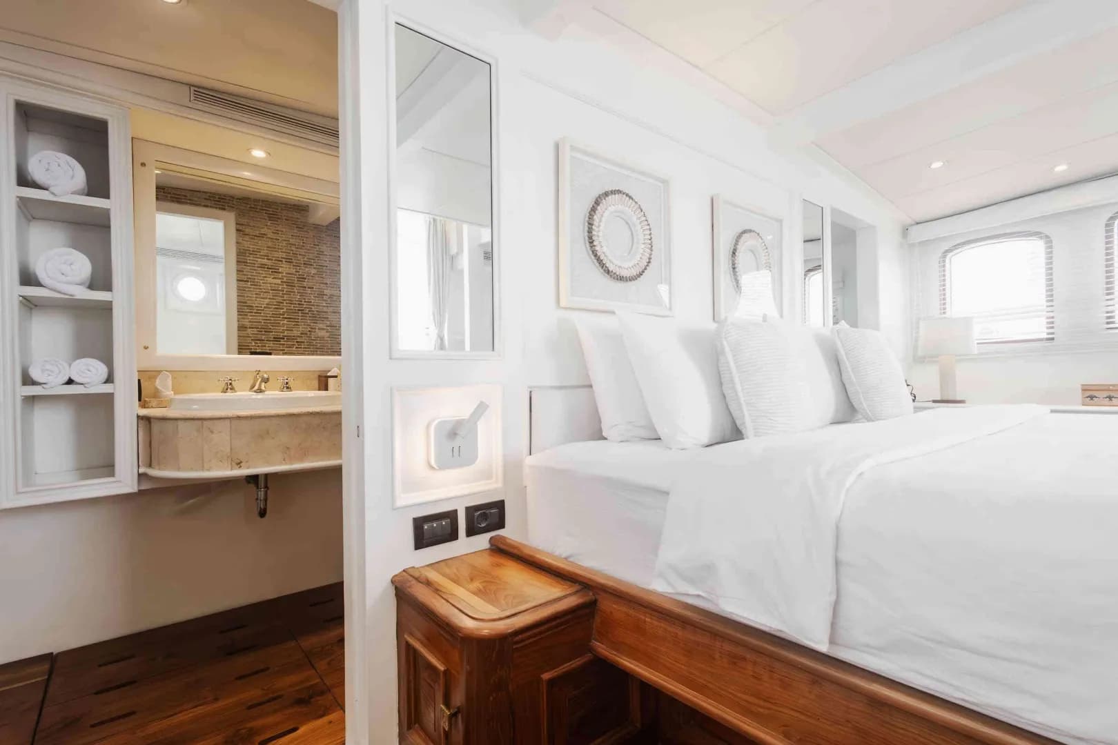 Double Cabins - image Double Cabins - image