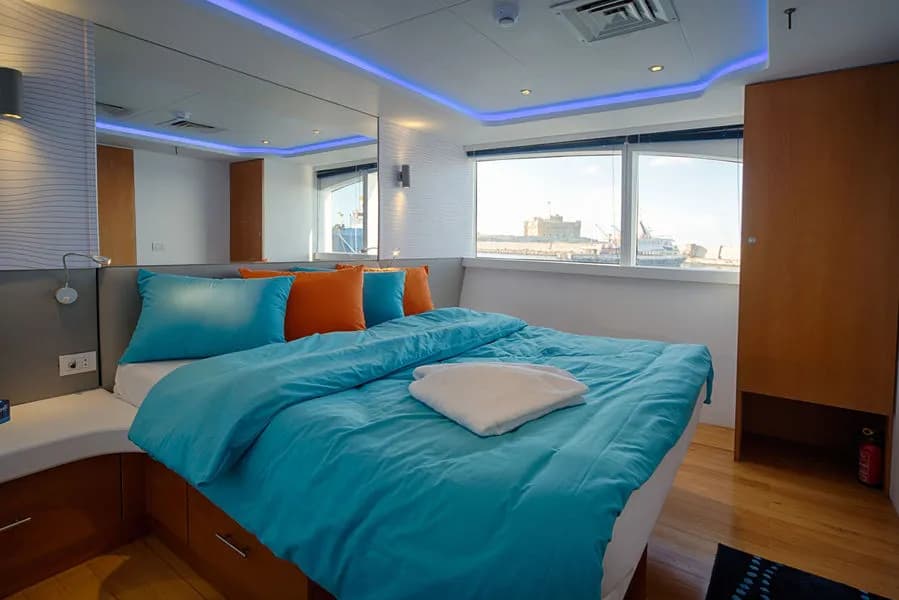 Queen Suite - image Queen Suite - image