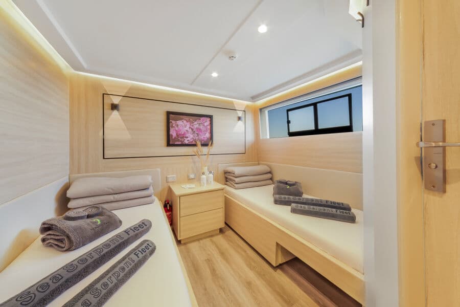 Standard Twin Main Deck - image Standard Twin Main Deck - image