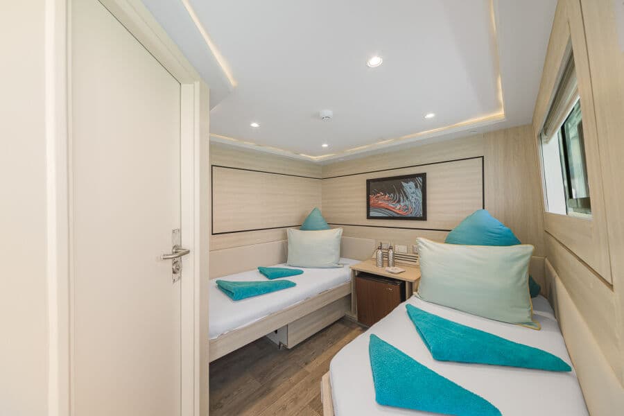 Standard Twin Upper Deck - image Standard Twin Upper Deck - image