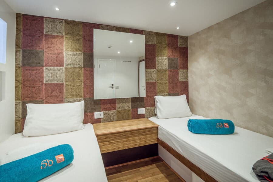 Twin Lower Deck - image Twin Lower Deck - image