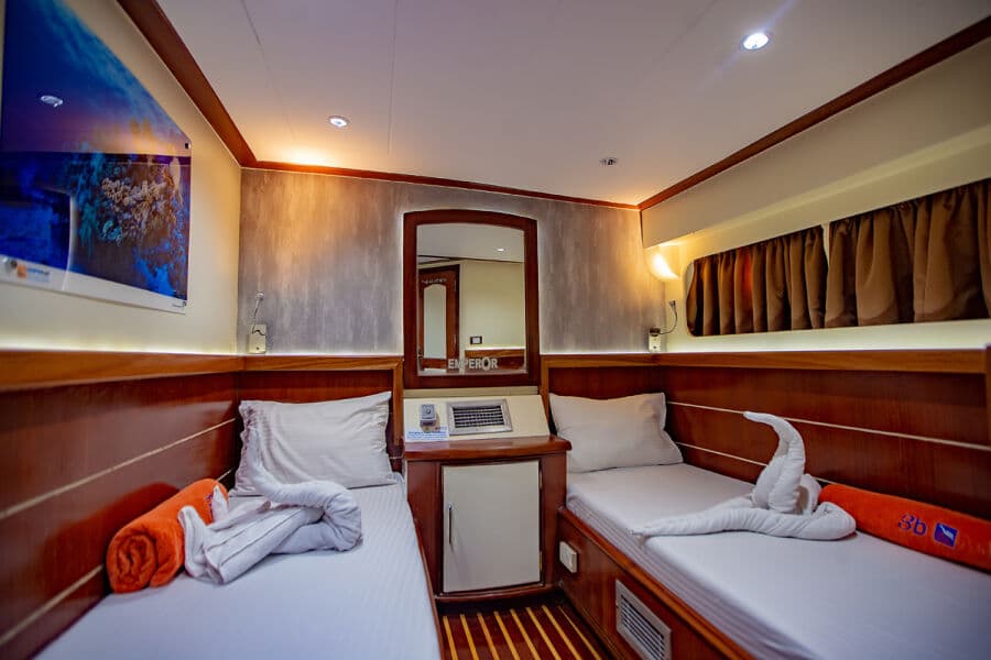 Twin Lower Deck - image Twin Lower Deck - image