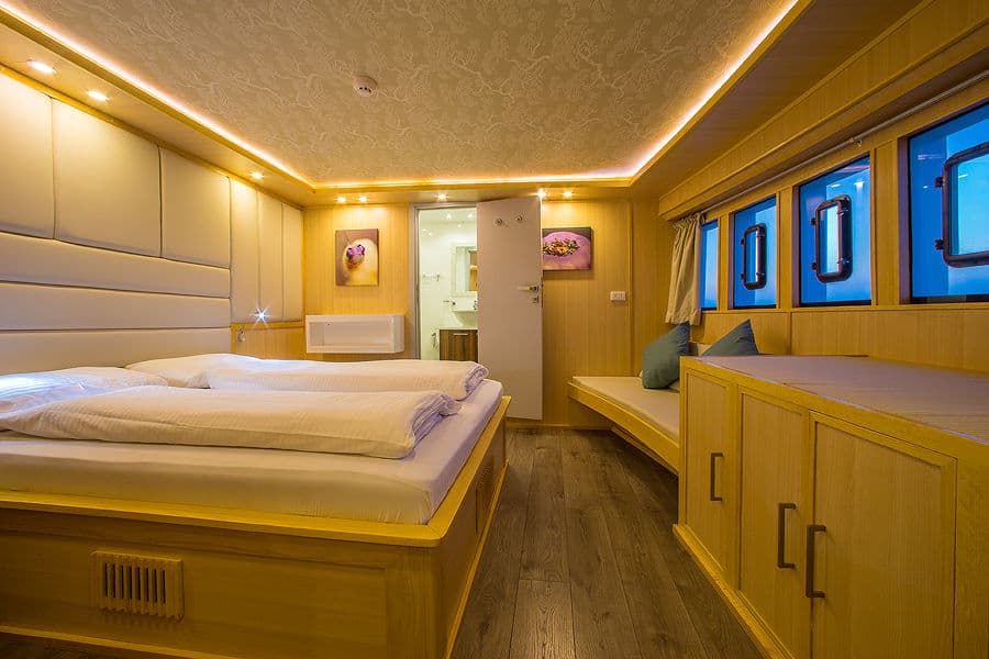 Master Main Deck - image Master Main Deck - image