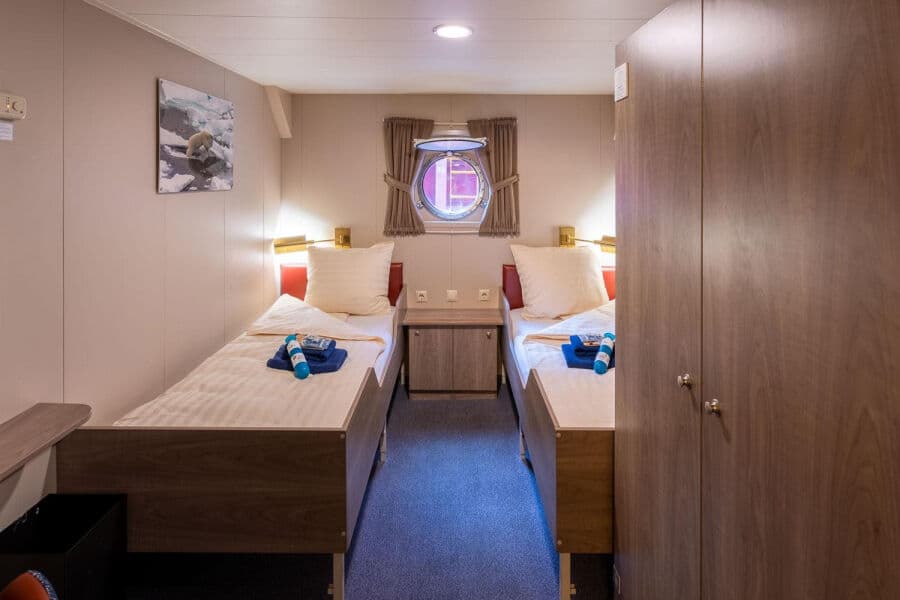 Twin Porthole - image Twin Porthole - image