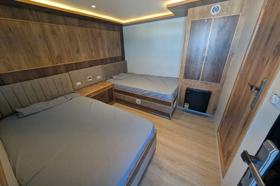 Twin Upper Deck - image Twin Upper Deck - image