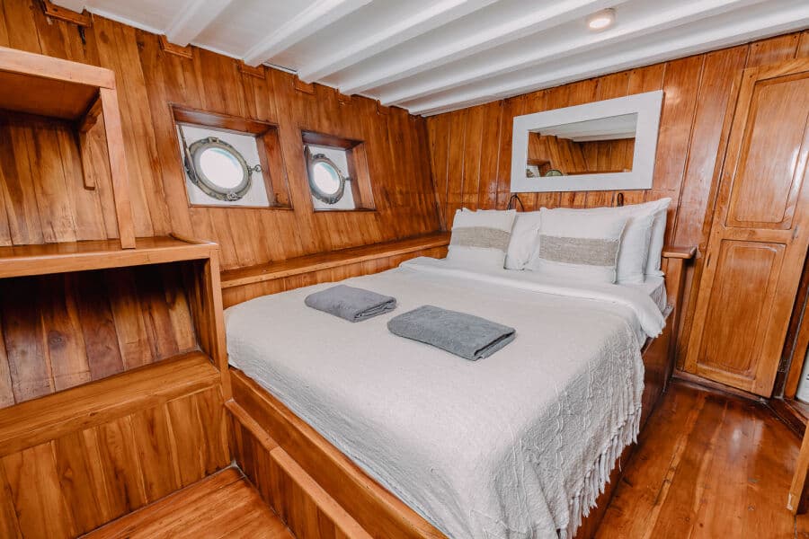 Deluxe Lower Deck - image Deluxe Lower Deck - image