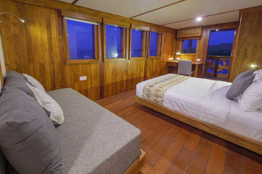 Double Main Deck - image Double Main Deck - image