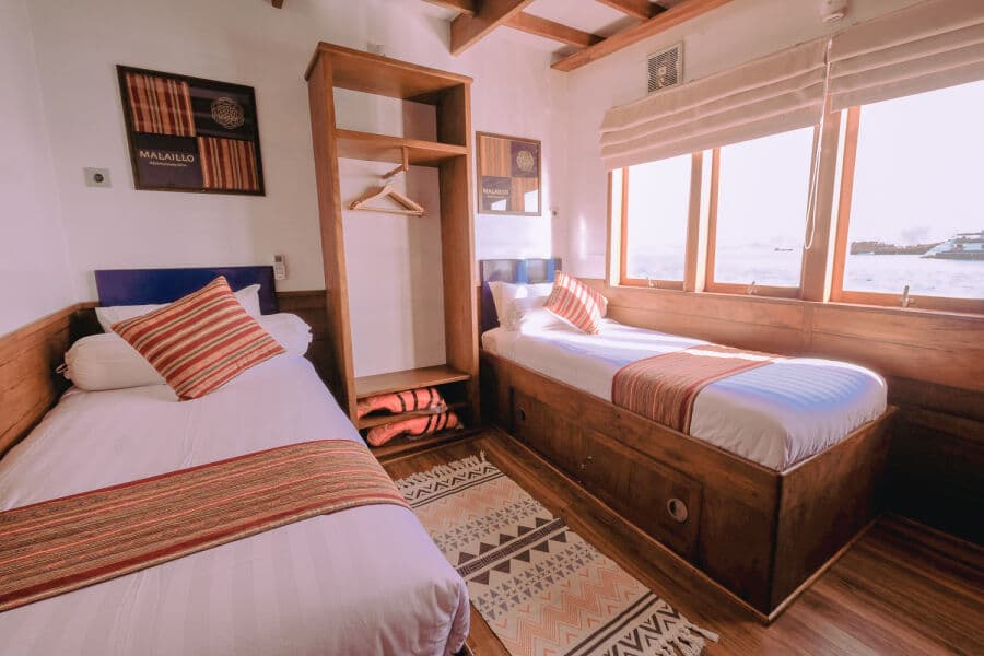 Twin Main Deck - image Twin Main Deck - image