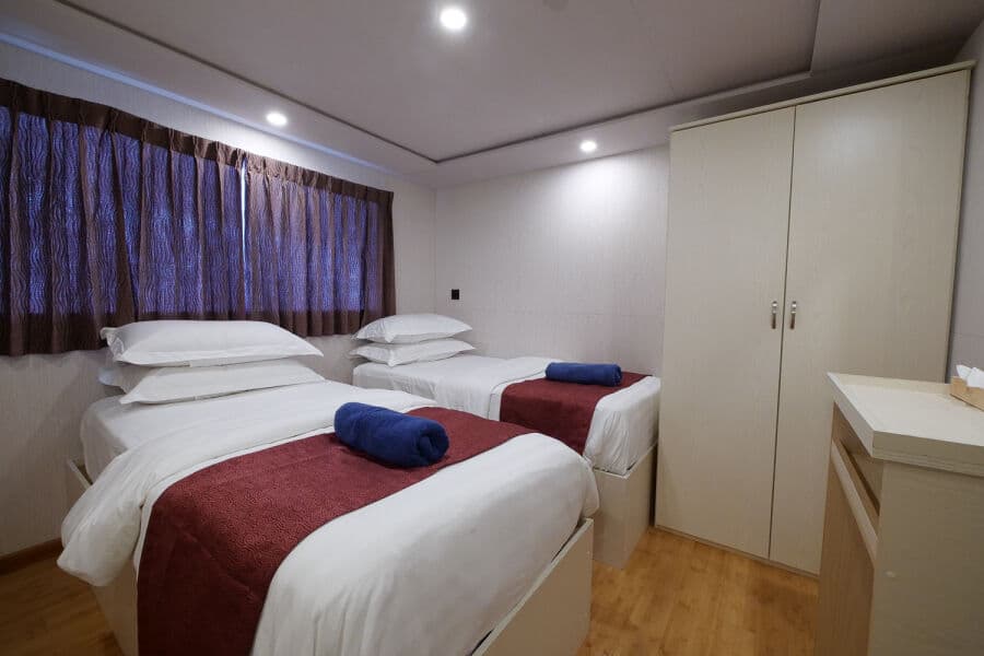 Twin Upper Deck - image Twin Upper Deck - image