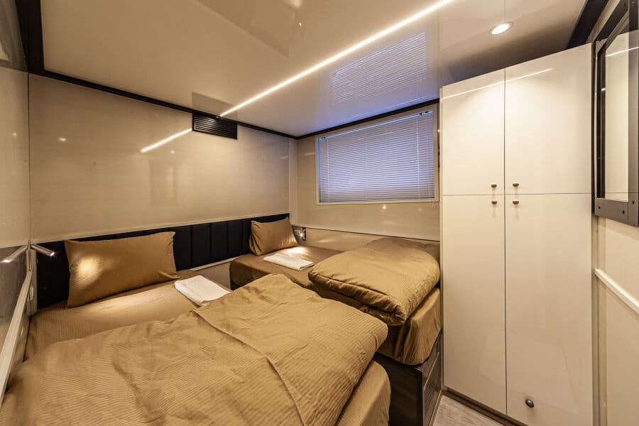 Twin Lower Deck - image Twin Lower Deck - image