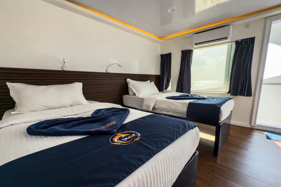 Deluxe Upper Deck - image Deluxe Upper Deck - image