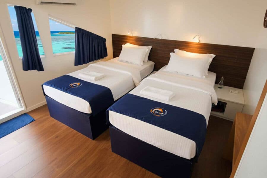 Superior Upper Deck - image Superior Upper Deck - image