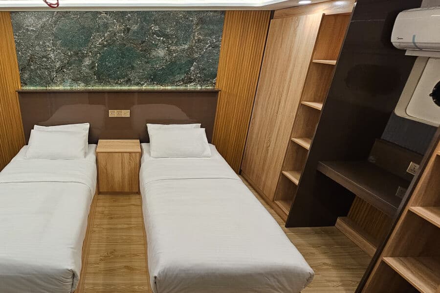 Premium Twin/Double Lower Deck - image Premium Twin/Double Lower Deck - image