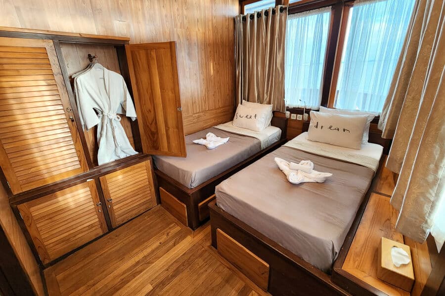 Twin/Double (Twin Beds / Double Bed Convertible) Main Deck - image Twin/Double (Twin Beds / Double Bed Convertible) Main Deck - image
