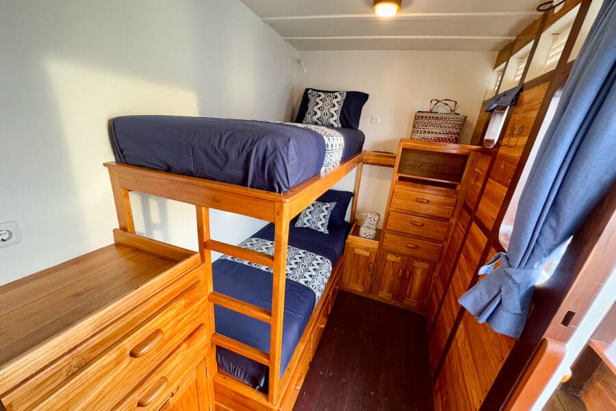 Twin Main Deck - image Twin Main Deck - image