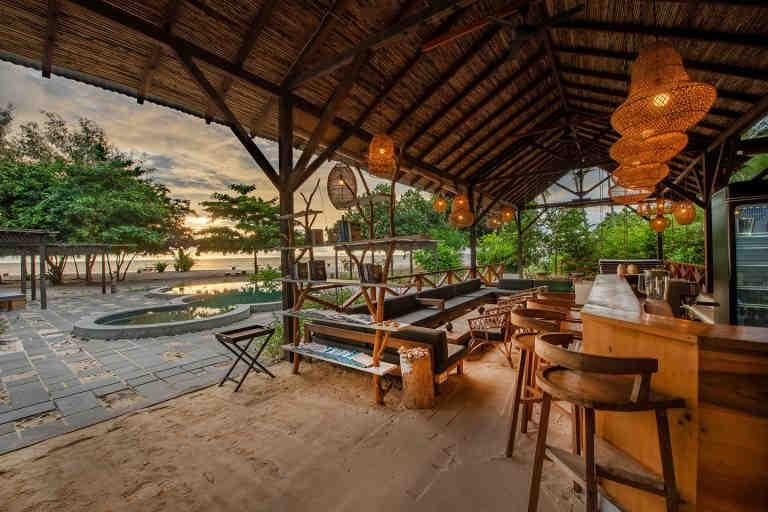 Open air restaurant and lounge area