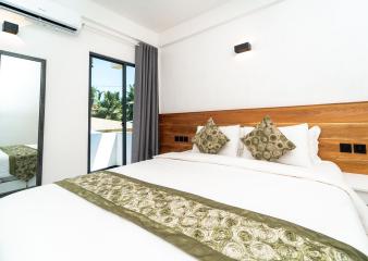 Spacious accommodation of the Deluxe Room 