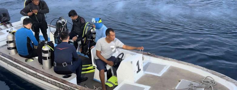 Guests and staff on the dive tender