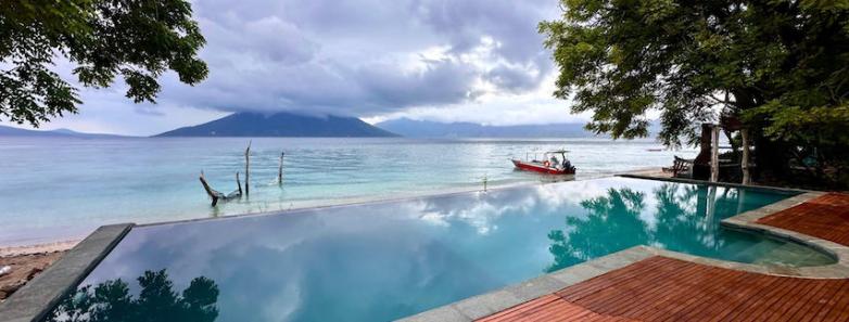 The Moko Alor pool located on the beachfront